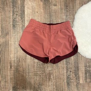 Lululemon Reversible Mid-Highrise Short 3’’ in Cherry Tint/Cassis - SIZE 8